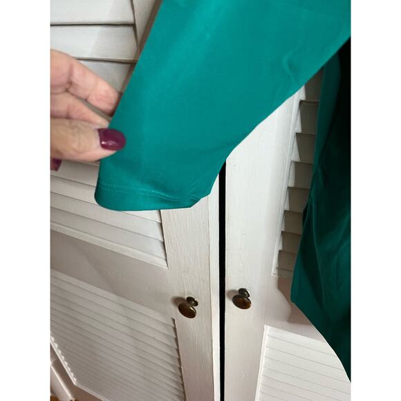 Susan Graver Liquid Knit  Modern Essentials green‎ v neck knit top 2XP Emerald - Picture 4 of 5